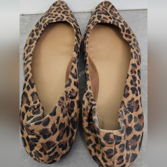 Jessica Suede Leopard Print Flats 8.5 - Picture 2 of 4
